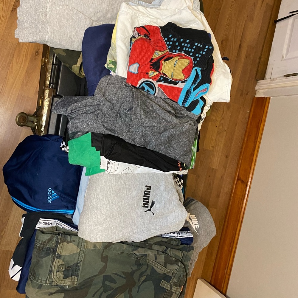 BOYS CLOTHING BUNDLE, (S/8)